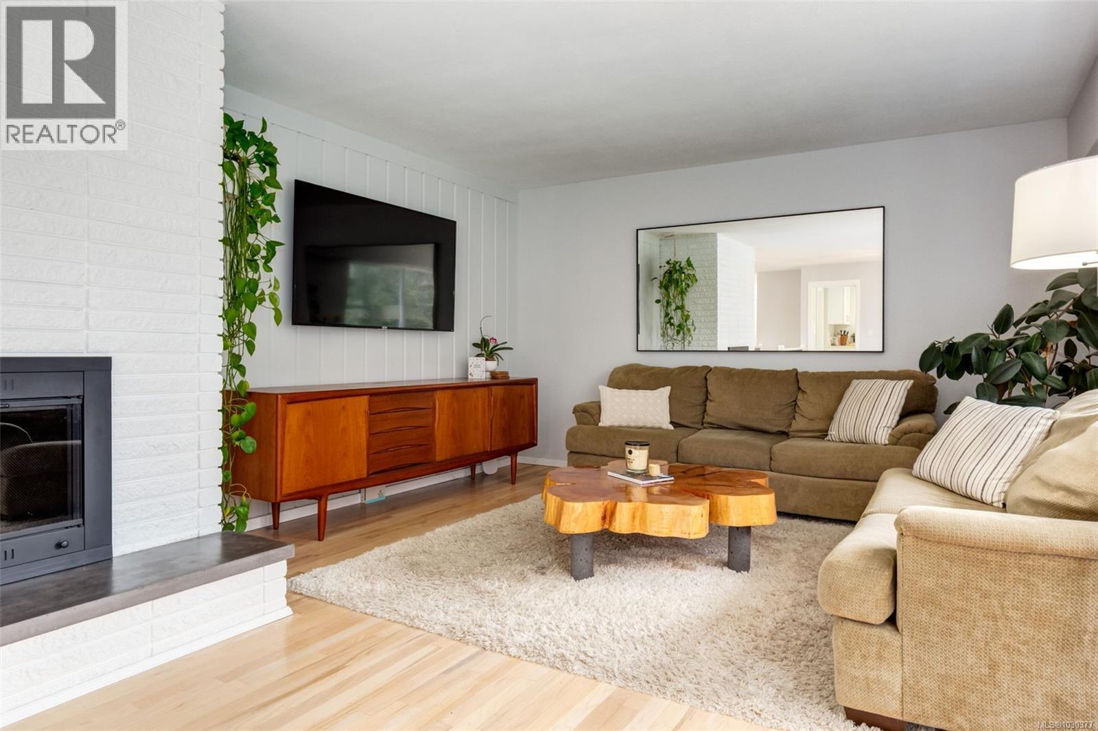 2445 HOLYROOD DR - 5