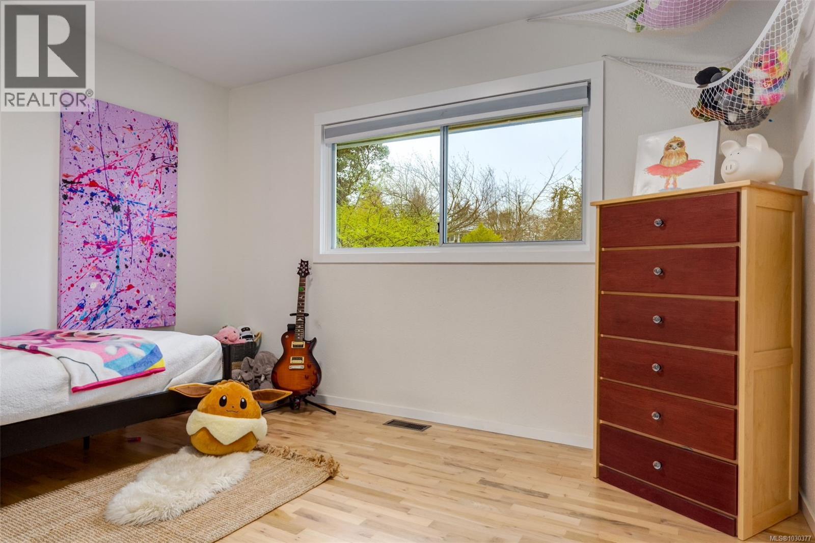 2445 HOLYROOD DR - 22