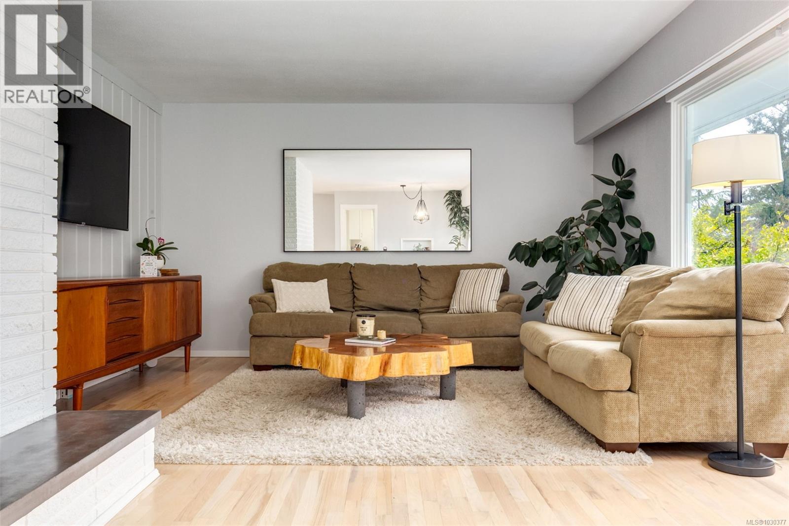 2445 HOLYROOD DR - 7