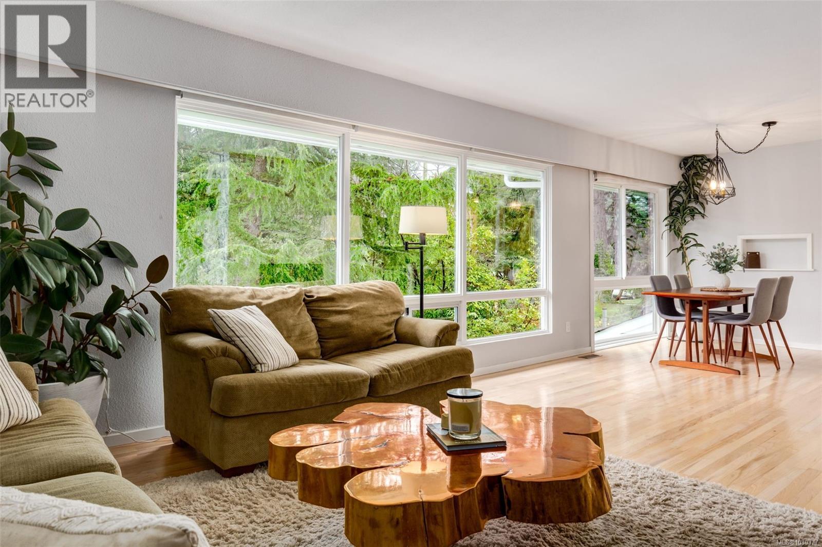 2445 HOLYROOD DR - 10