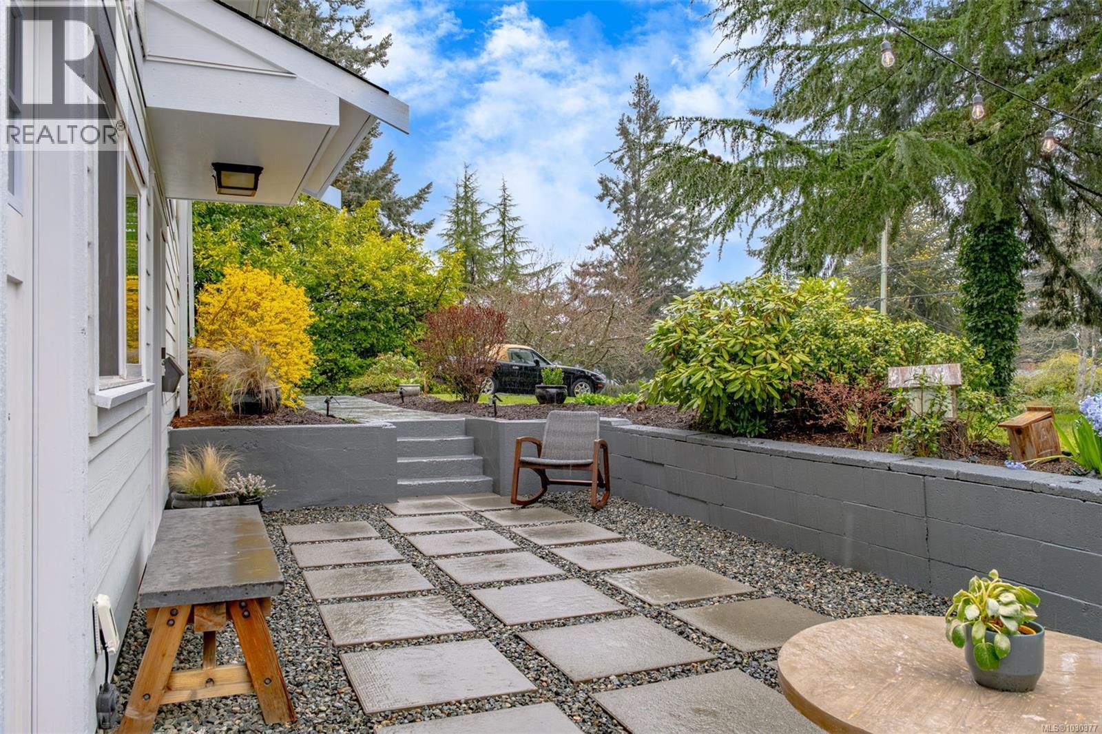 2445 HOLYROOD DR - 57