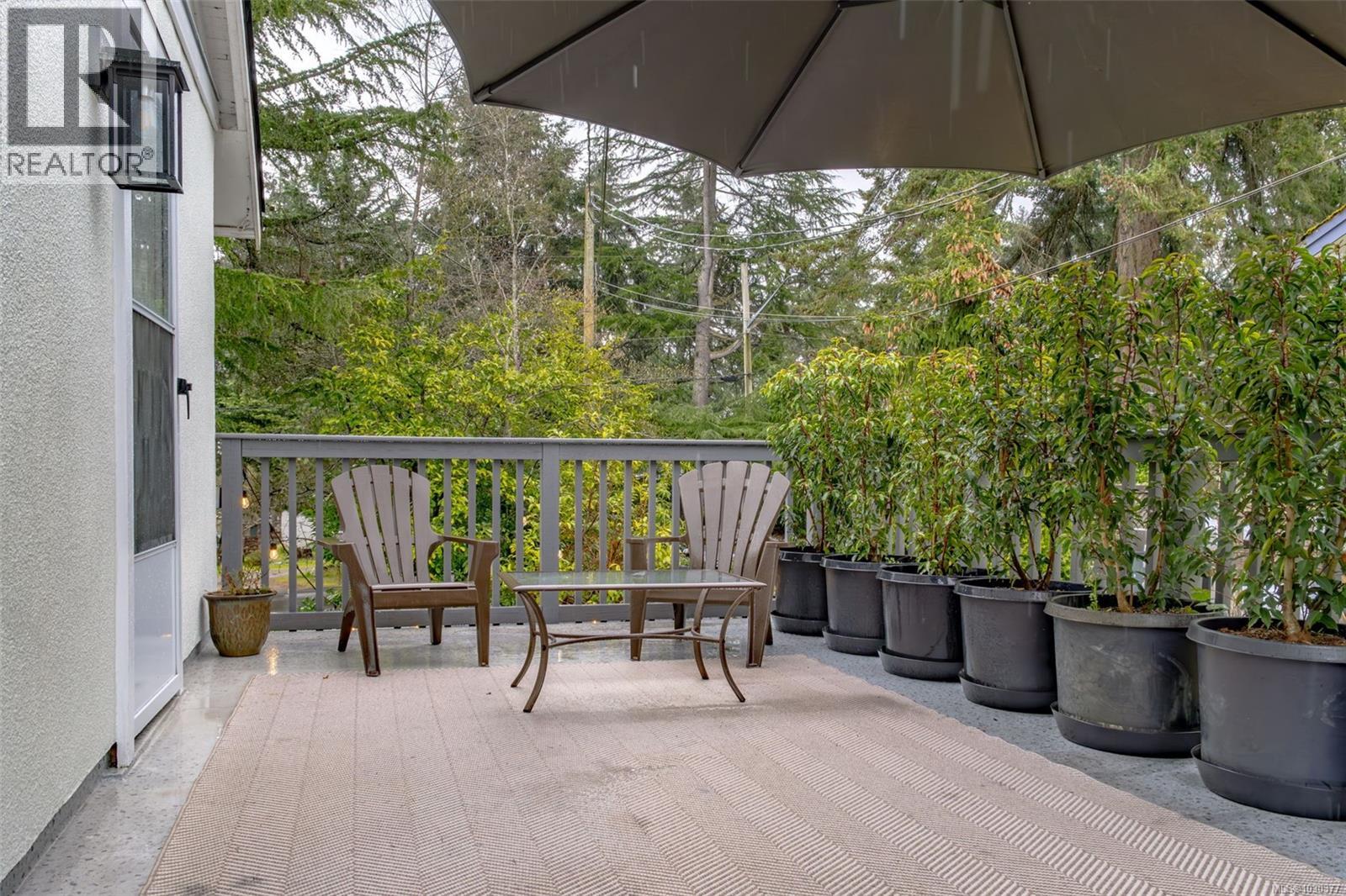 2445 HOLYROOD DR - 64