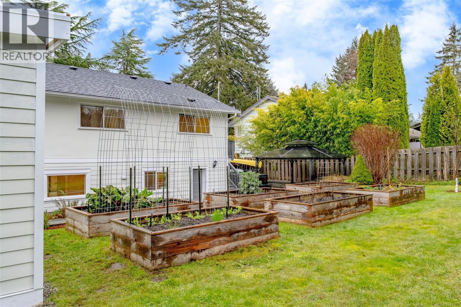 2445 HOLYROOD DR - 73