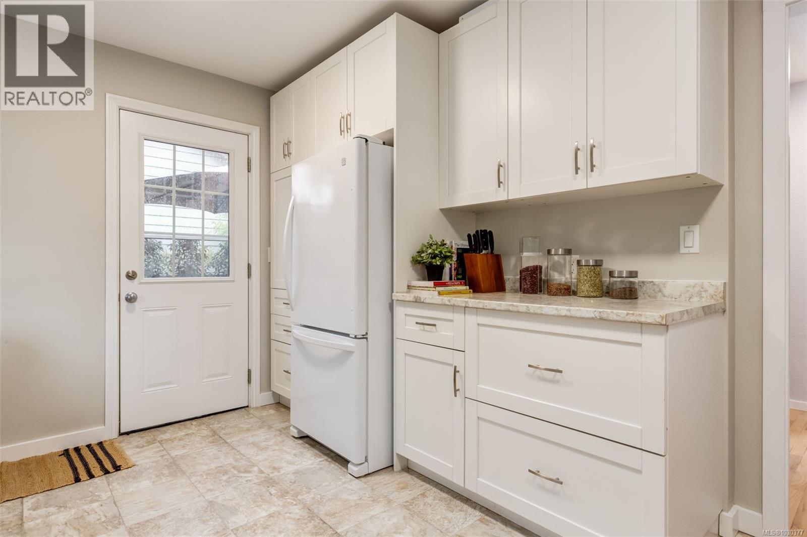 2445 HOLYROOD DR - 18