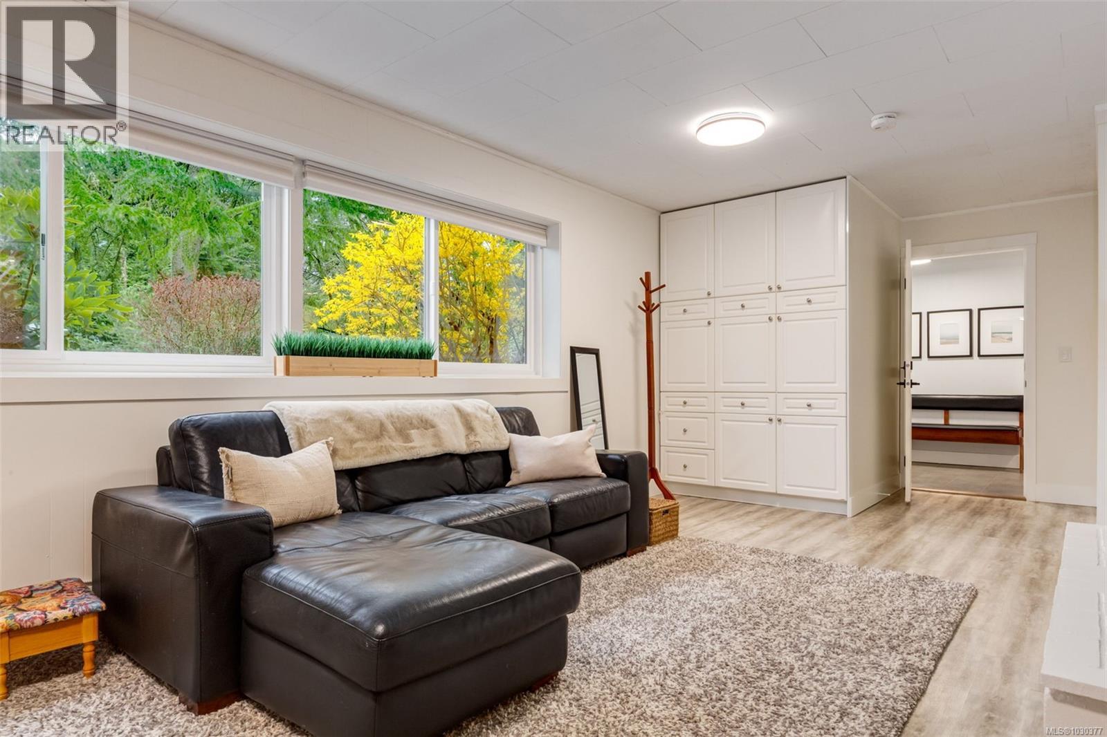 2445 HOLYROOD DR - 34