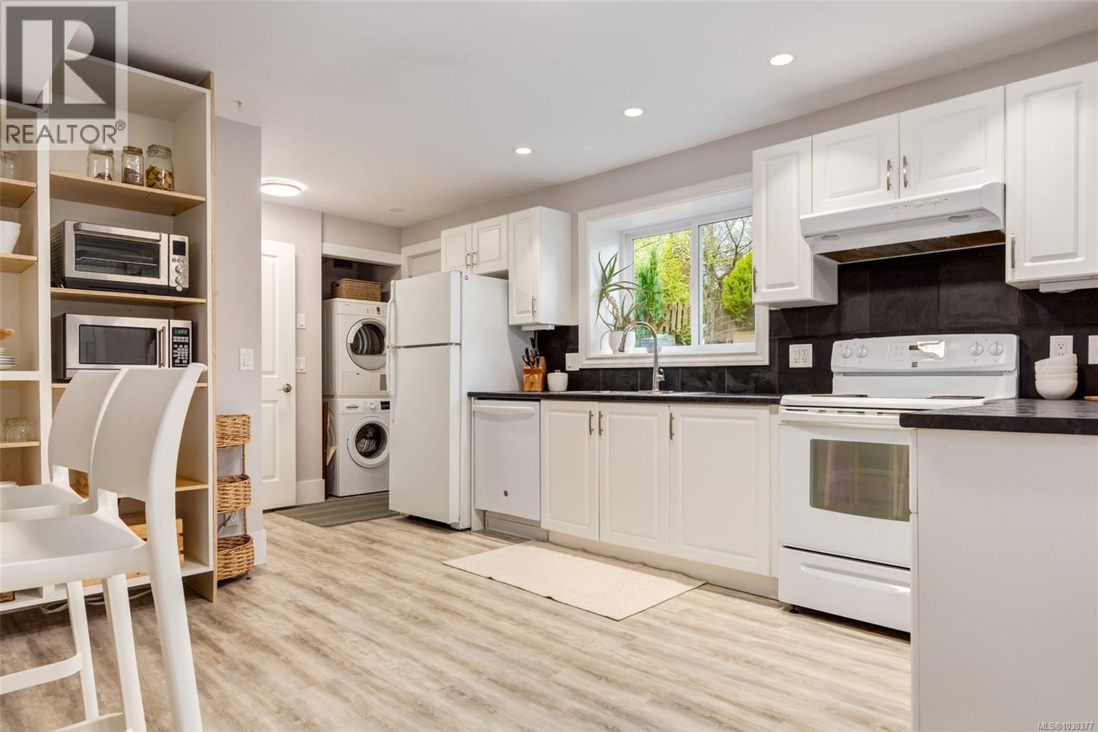 2445 HOLYROOD DR - 39