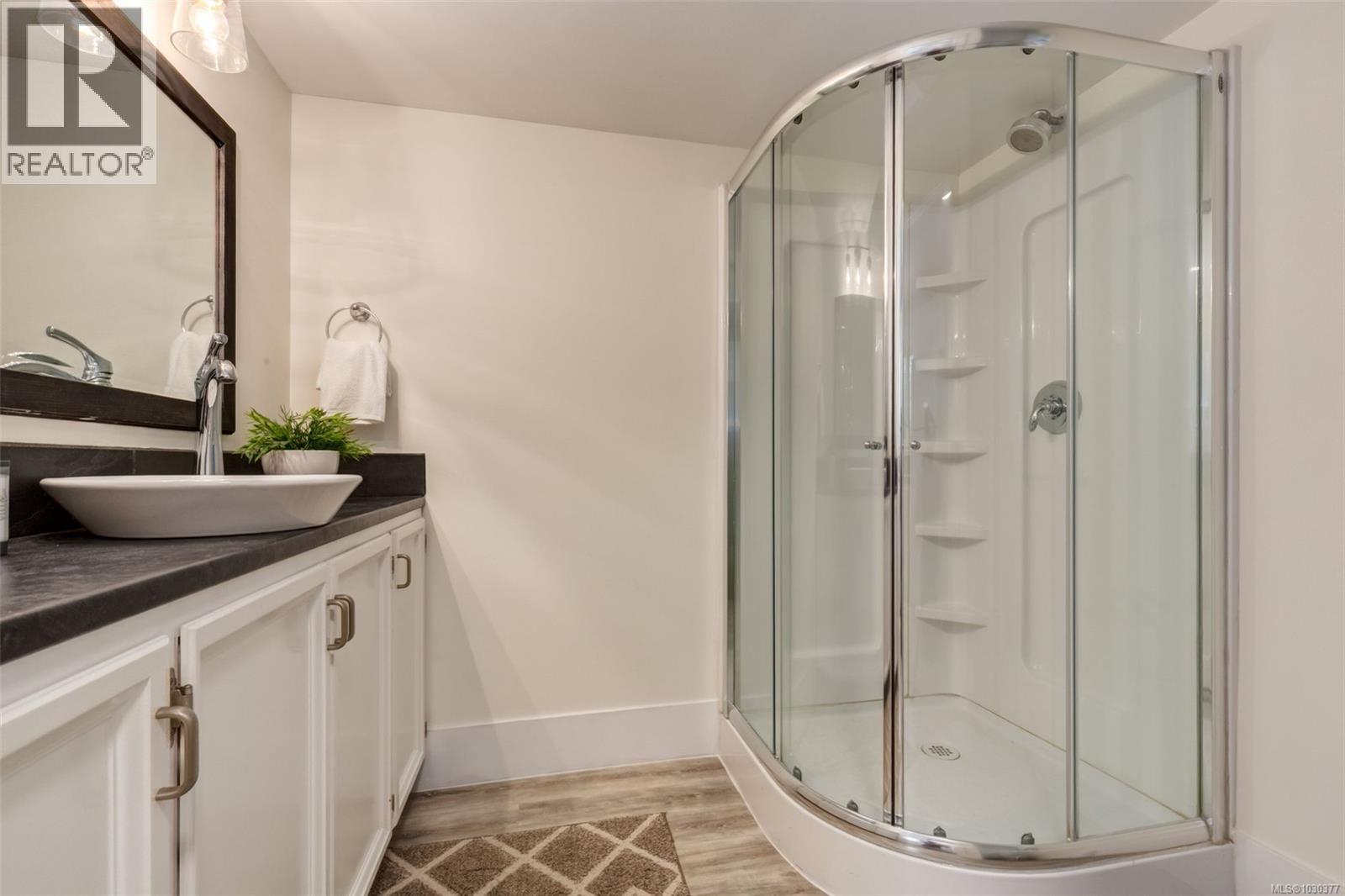 2445 HOLYROOD DR - 47