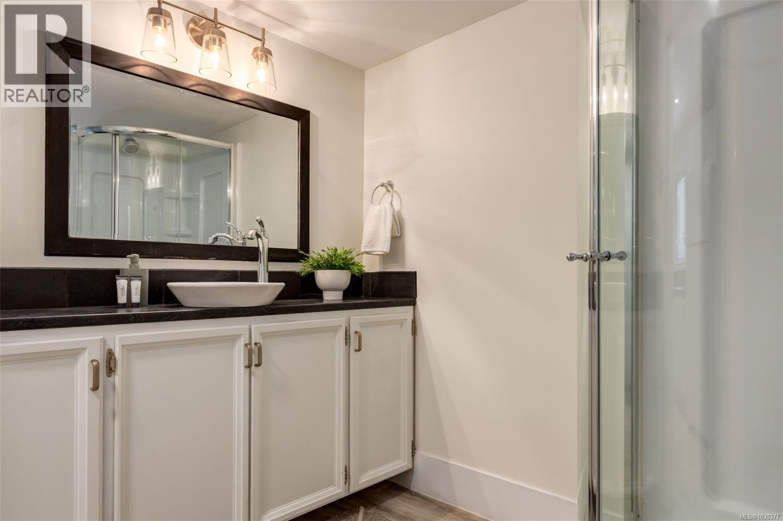 2445 HOLYROOD DR - 48