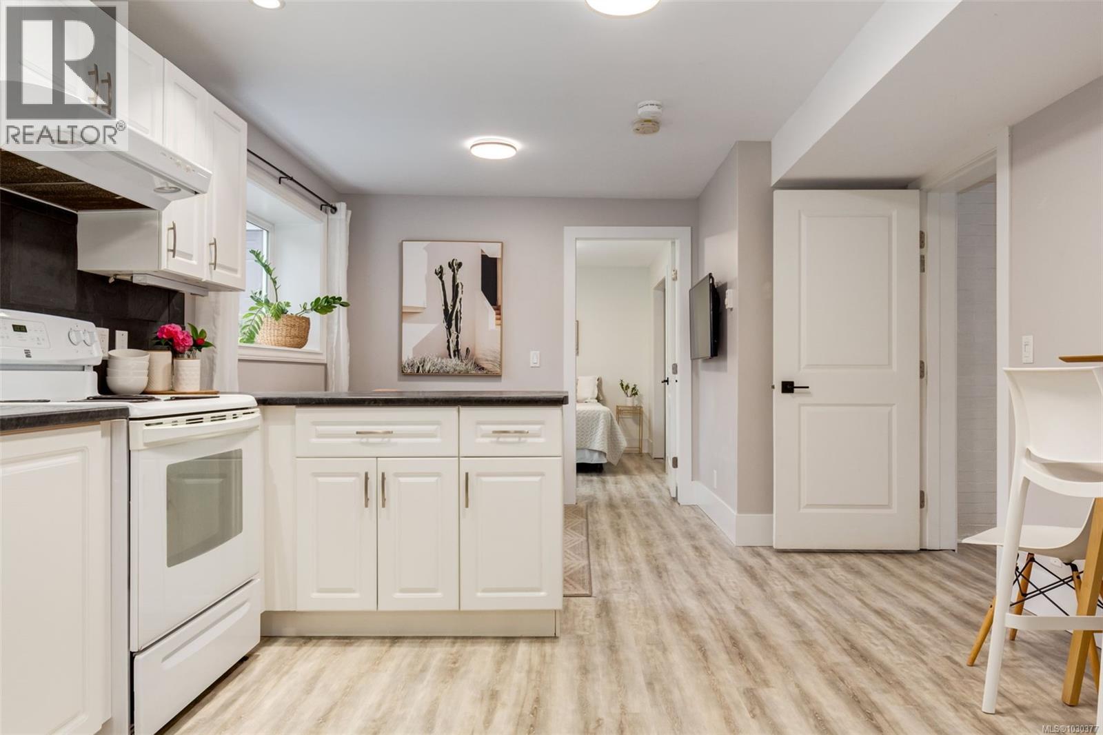 2445 HOLYROOD DR - 42