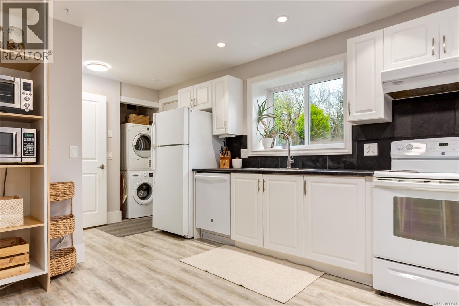 2445 HOLYROOD DR - 36