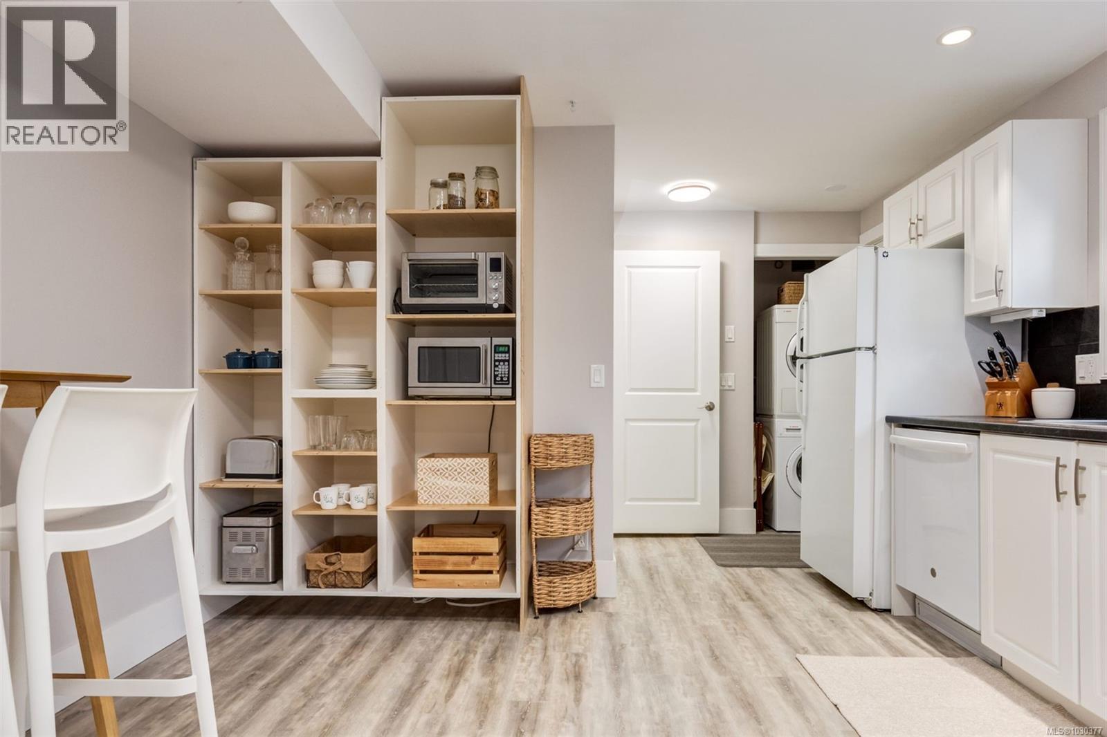 2445 HOLYROOD DR - 37