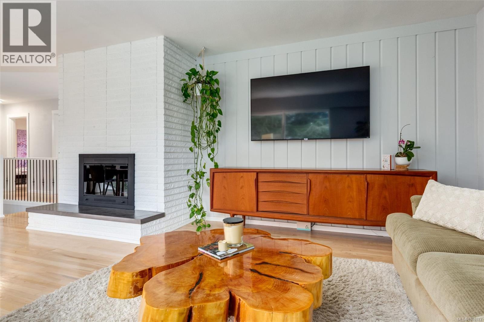 2445 HOLYROOD DR - 8