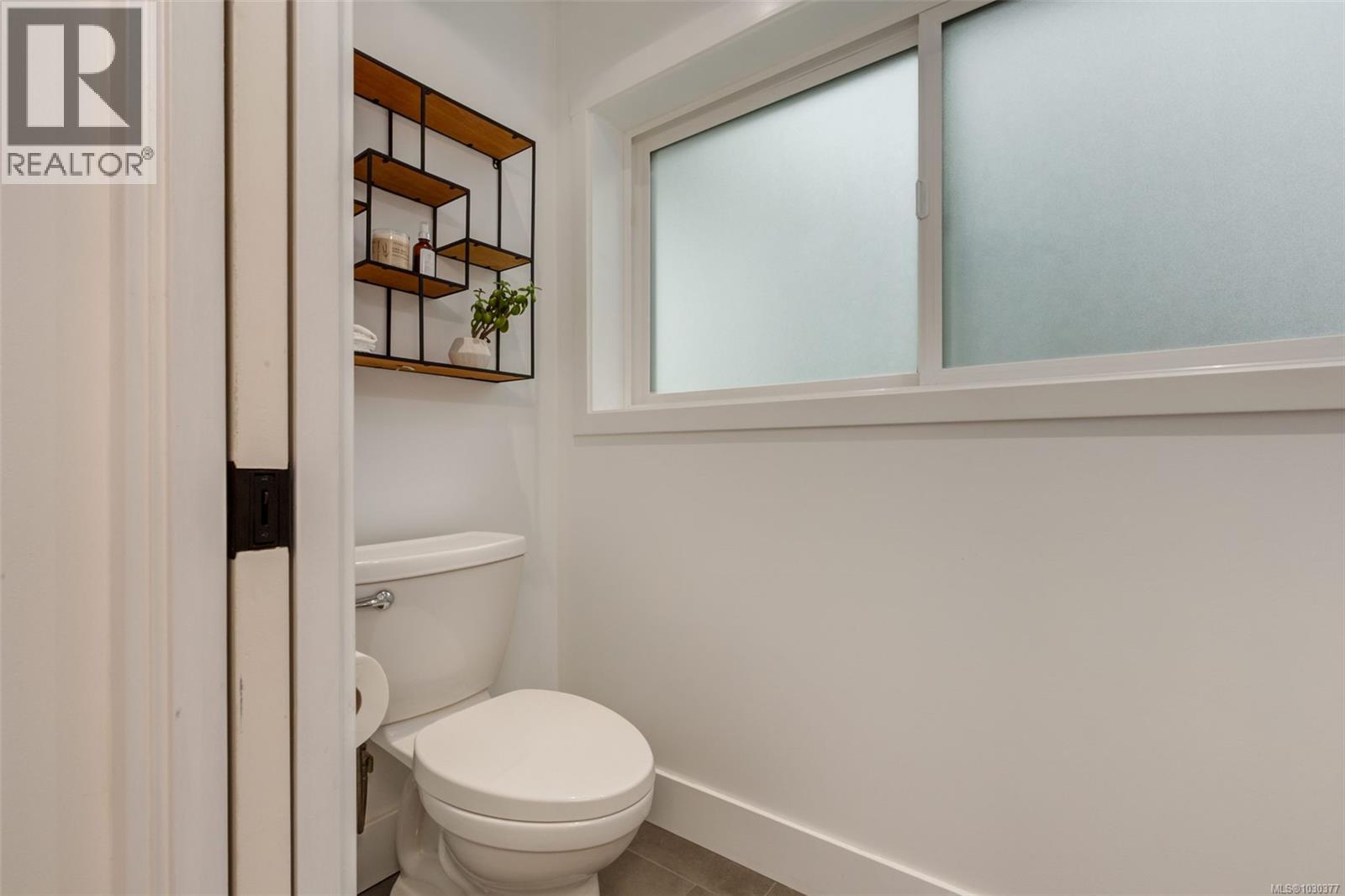 2445 HOLYROOD DR - 50