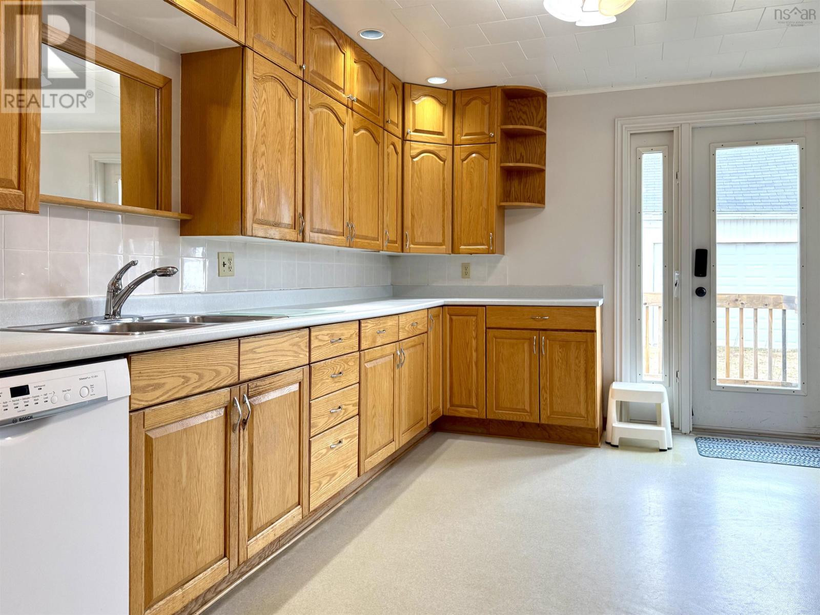 Property 8 of 49 of 8 Standish Street