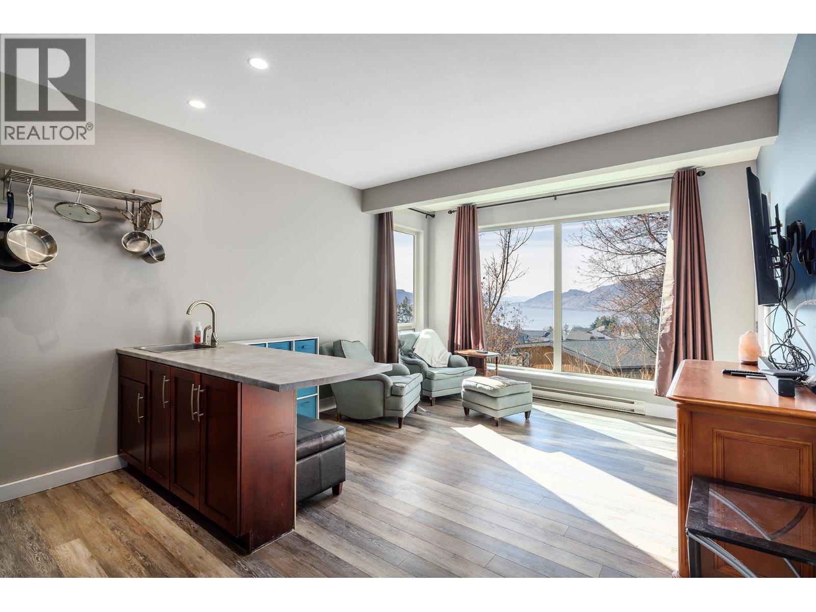 5987 Meldrum Place, Peachland