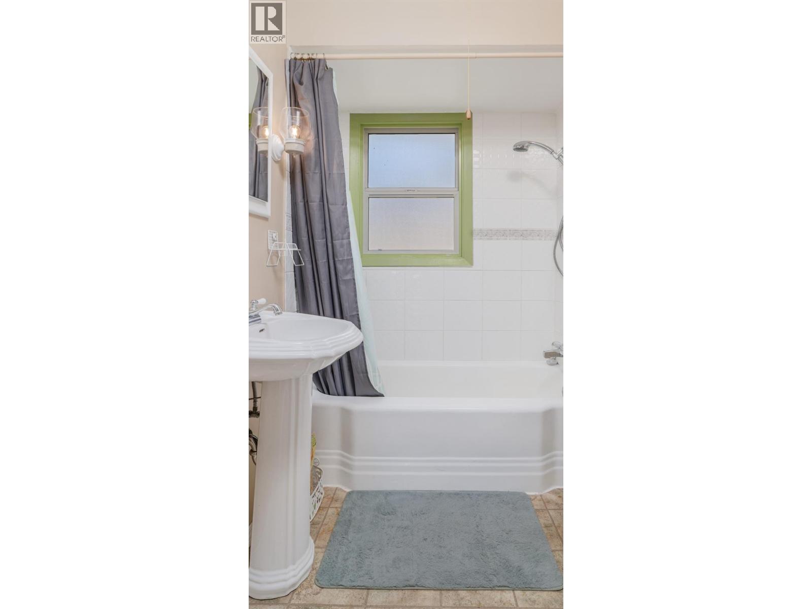  3404 4th Avenue, Castlegar