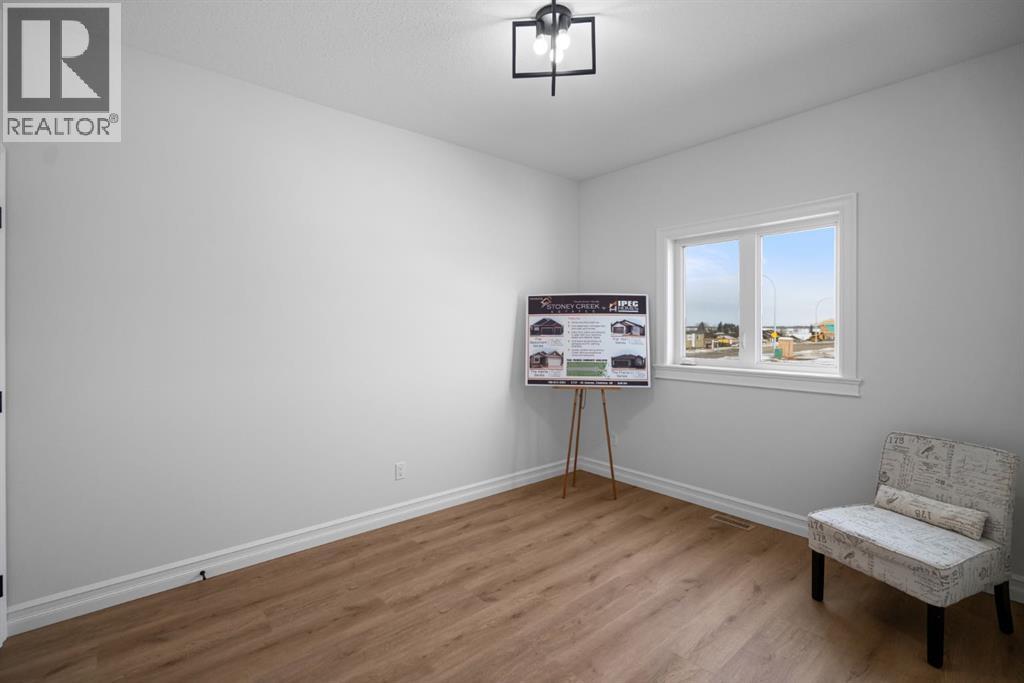 Single Family House Bi-level for Sale in   Avenue Victoria Park Camrose 