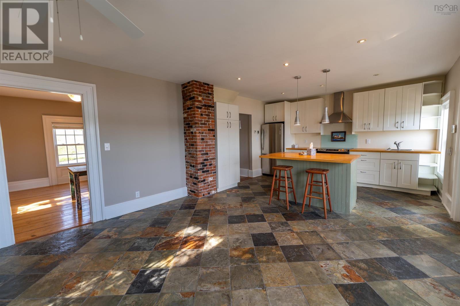 Property 11 of 38 of 44 Montague Street