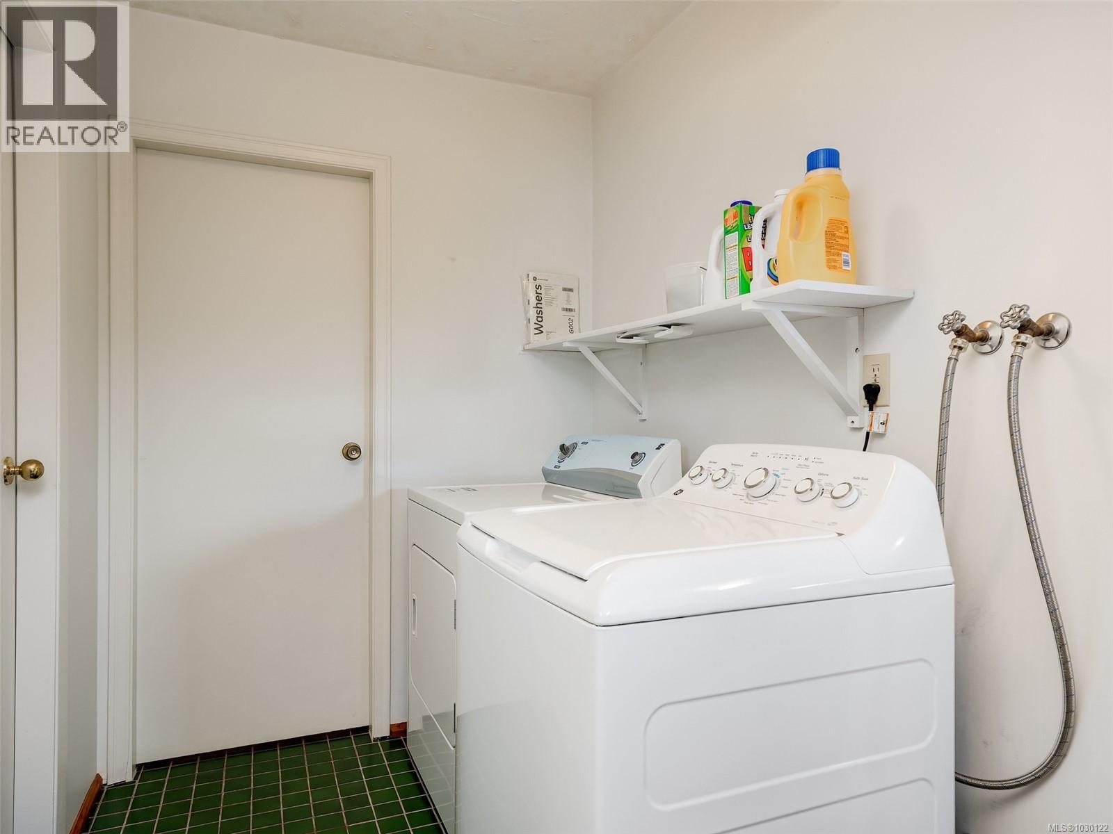 3250 Sedgwick Dr, Colwood