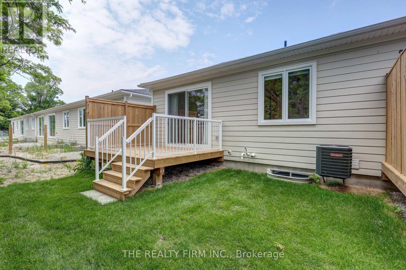 #18 85 FOREST STREET - 22