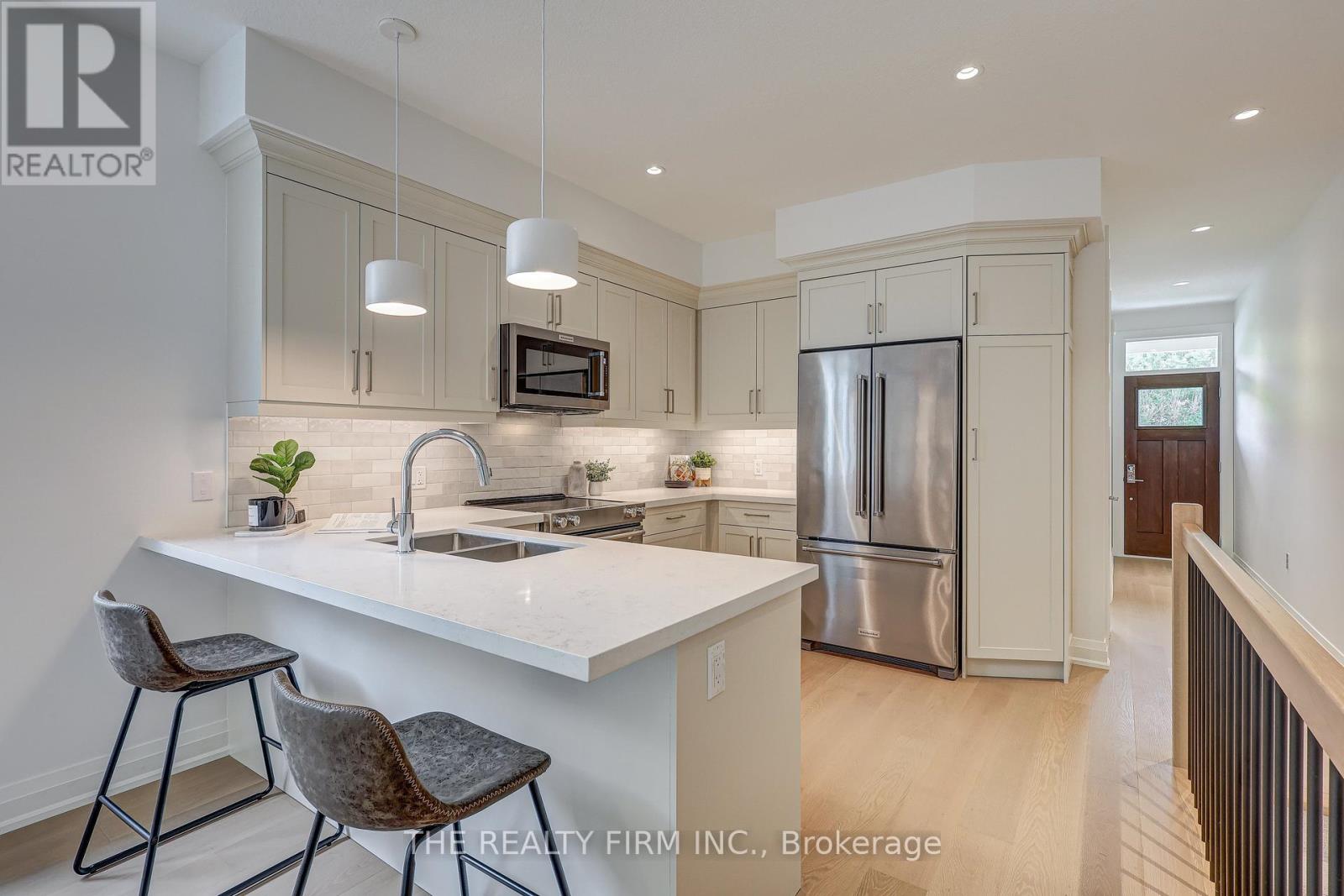 #18 85 FOREST STREET - 4