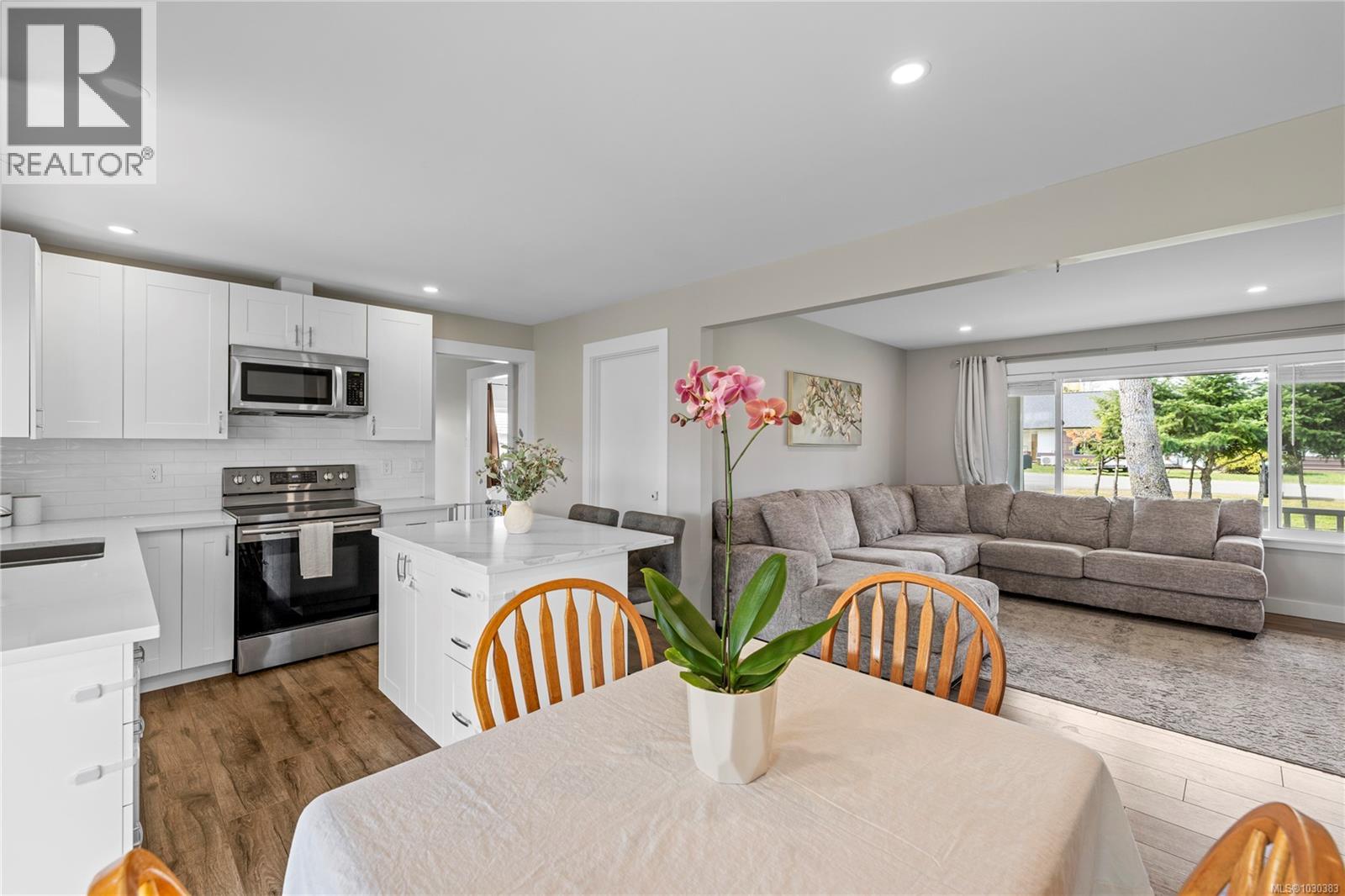 246 Cedar St, Parksville