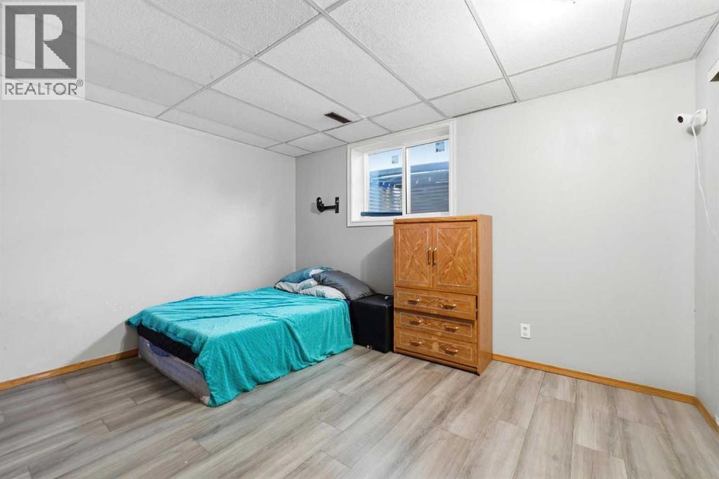 Single Family House Bungalow for Sale in  Templevale Drive NE Temple Calgary 