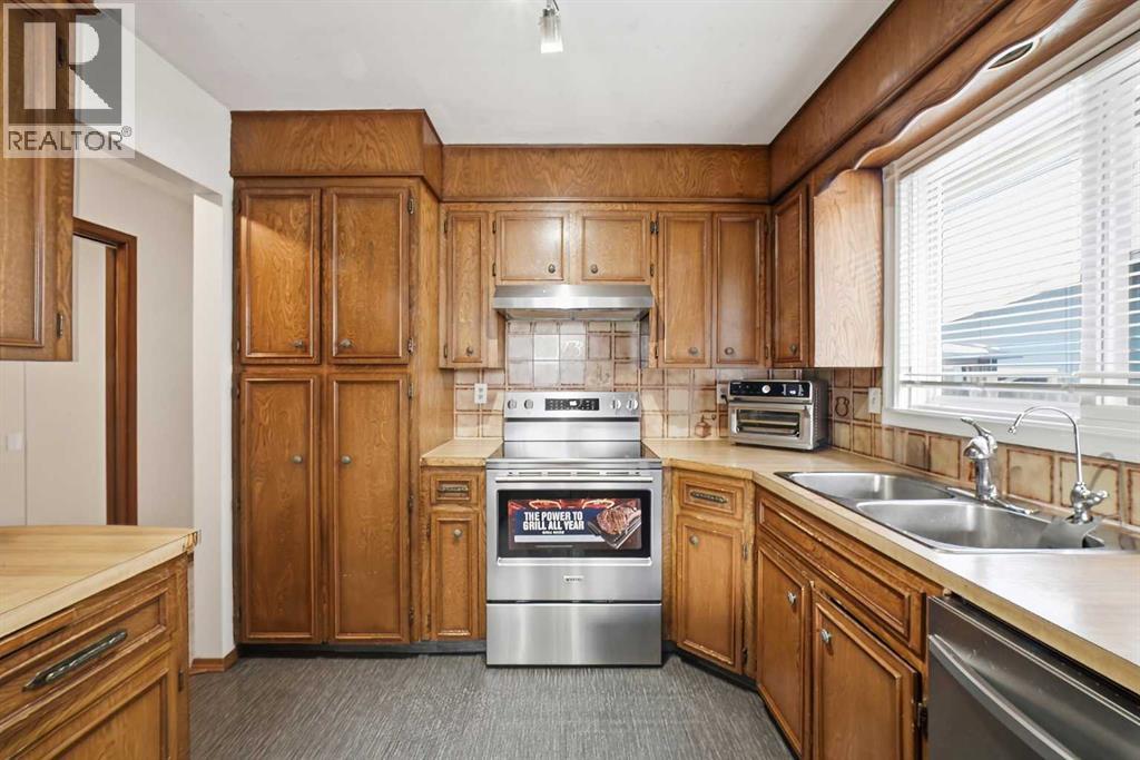 Single Family House Bungalow for Sale in  Templevale Drive NE Temple Calgary 