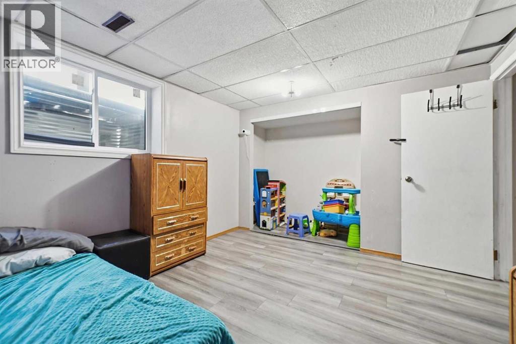 Single Family House Bungalow for Sale in  Templevale Drive NE Temple Calgary 