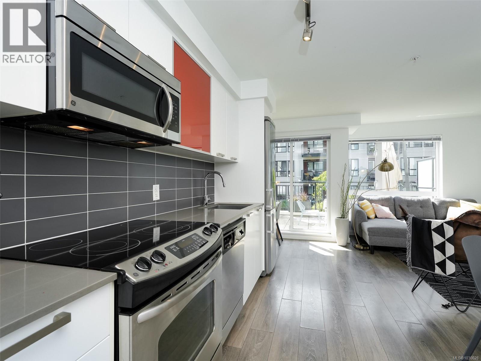 #215 517 Fisgard St - 11