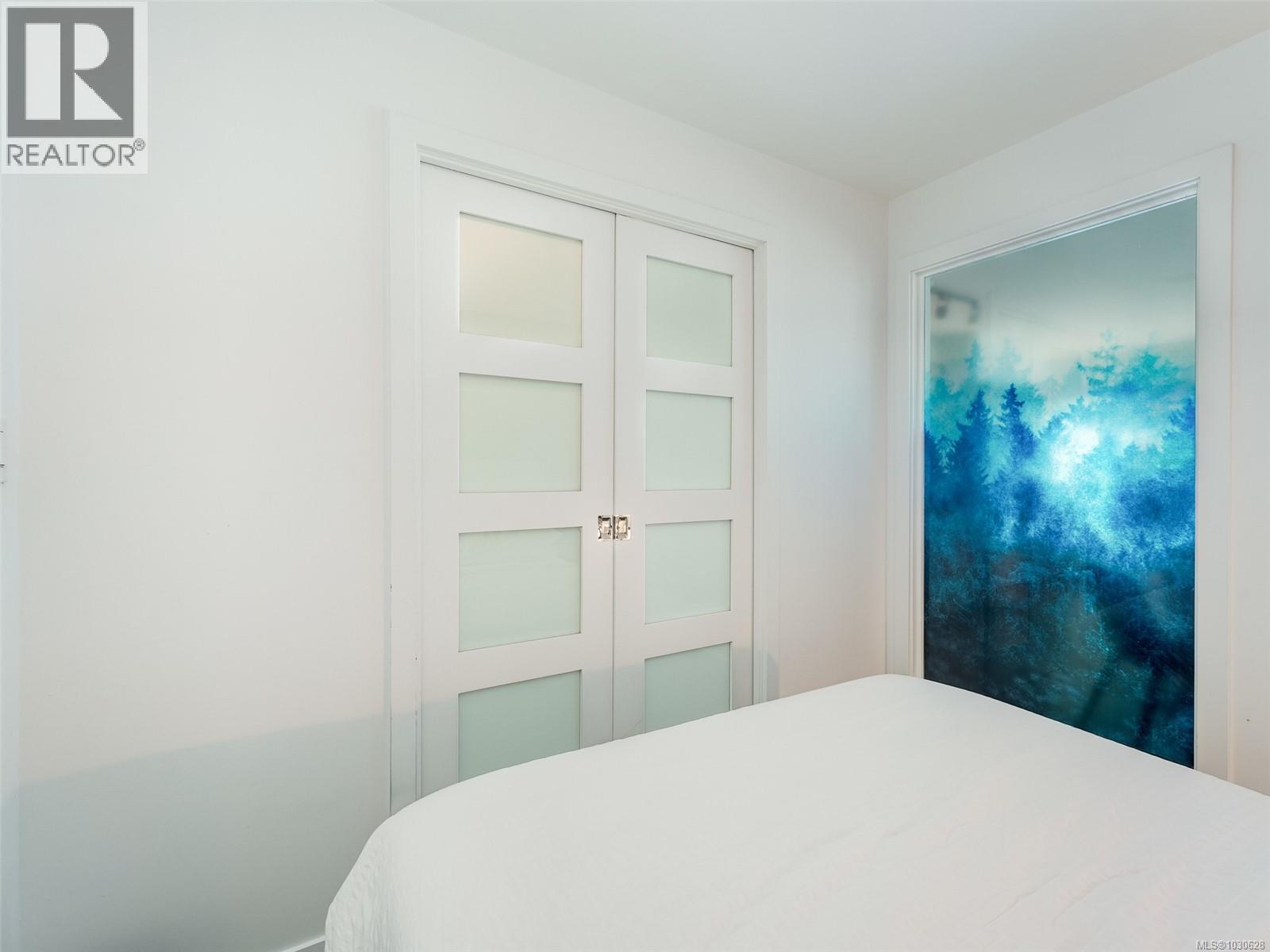 #215 517 Fisgard St - 14