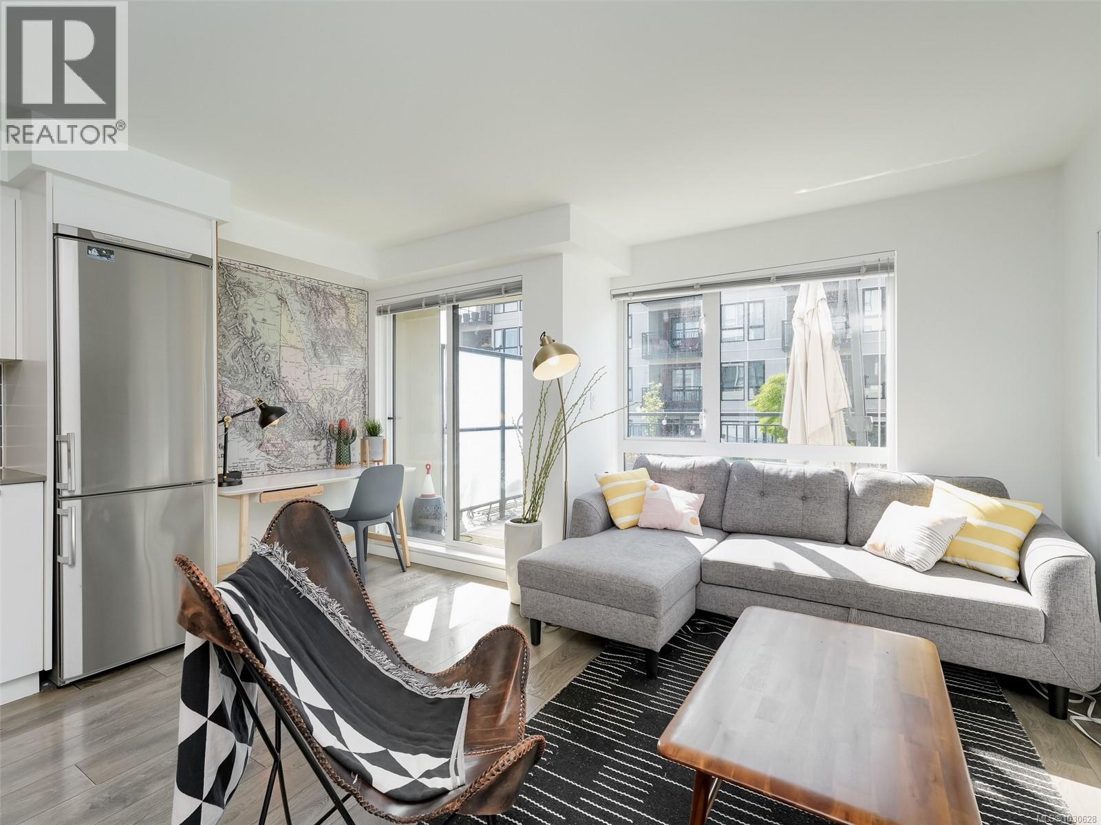 #215 517 Fisgard St - 6