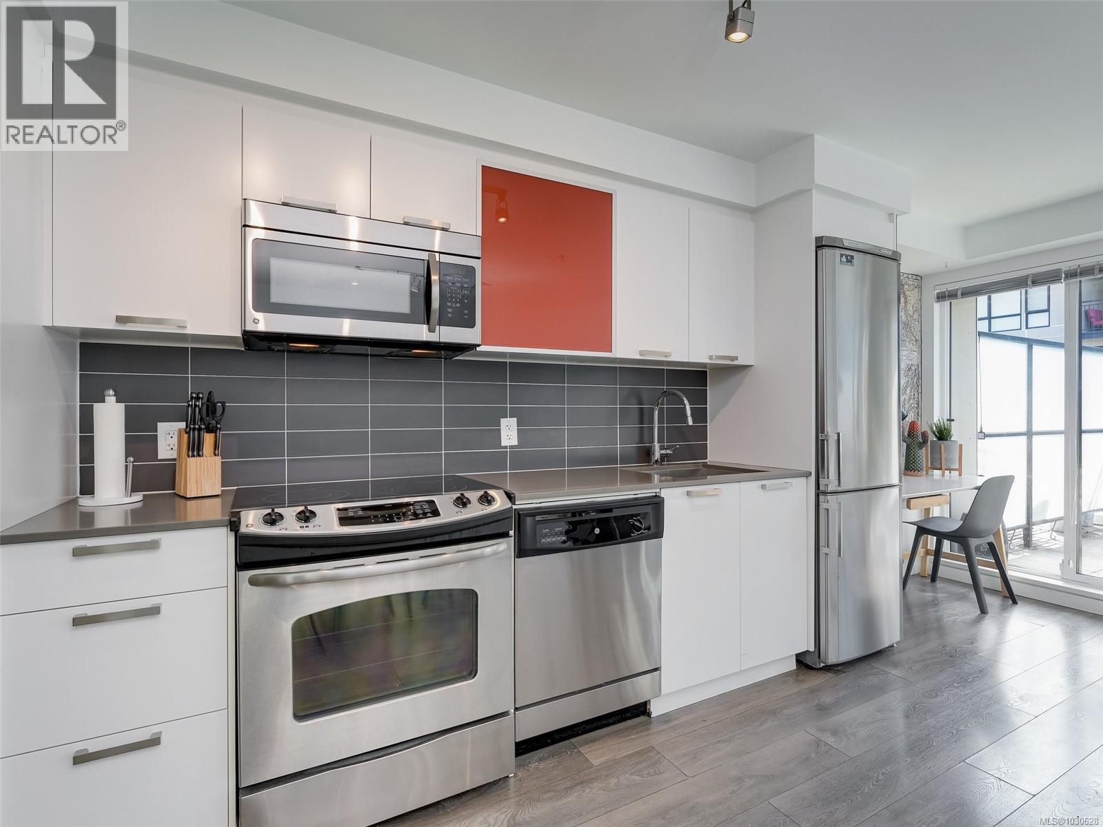 #215 517 Fisgard St - 9