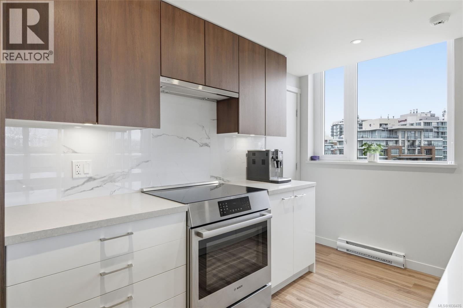 #1001 777 BELLEVILLE ST - 10