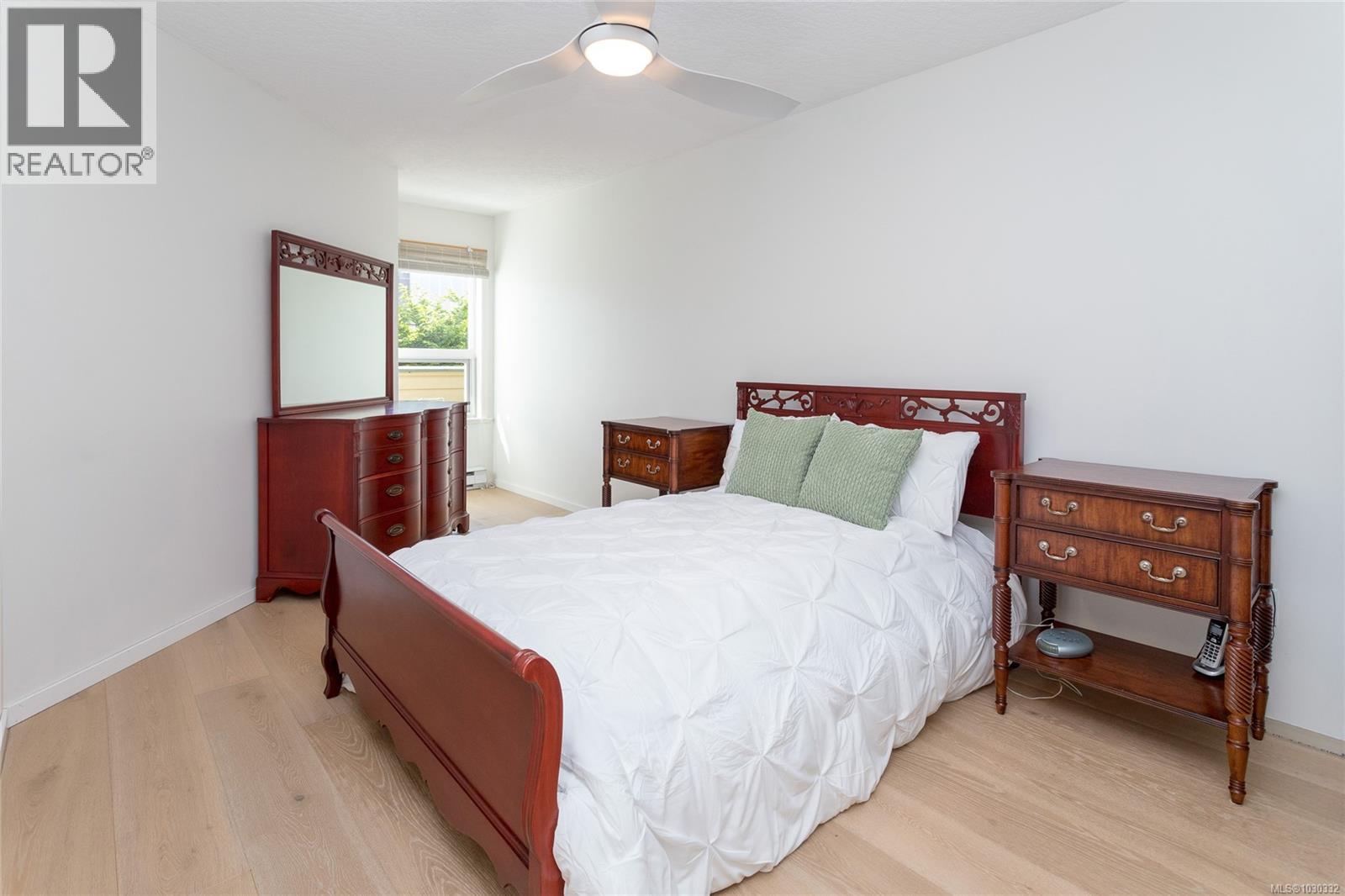 204 9725 Fourth Street, Sidney