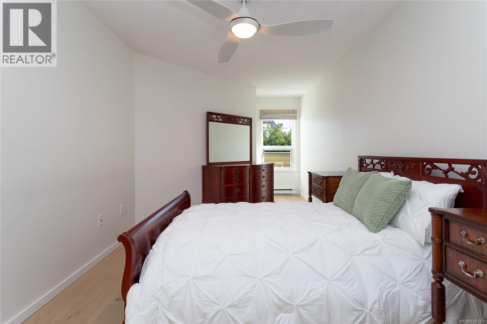 204 9725 Fourth Street, Sidney