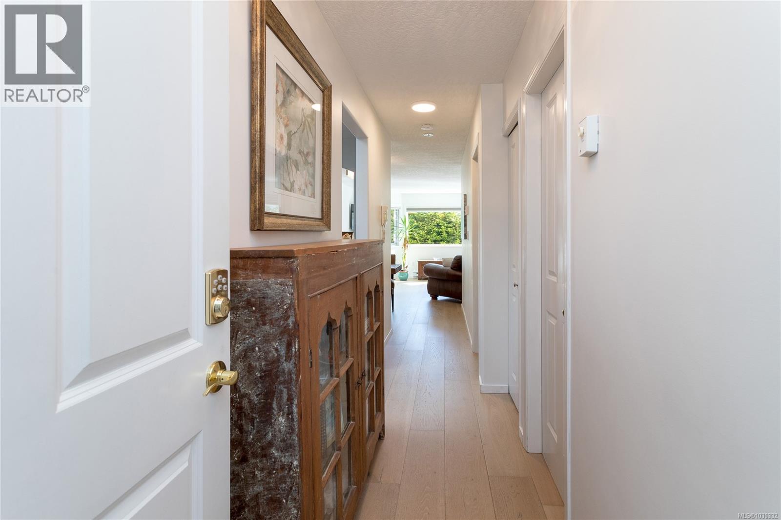 204 9725 Fourth Street, Sidney