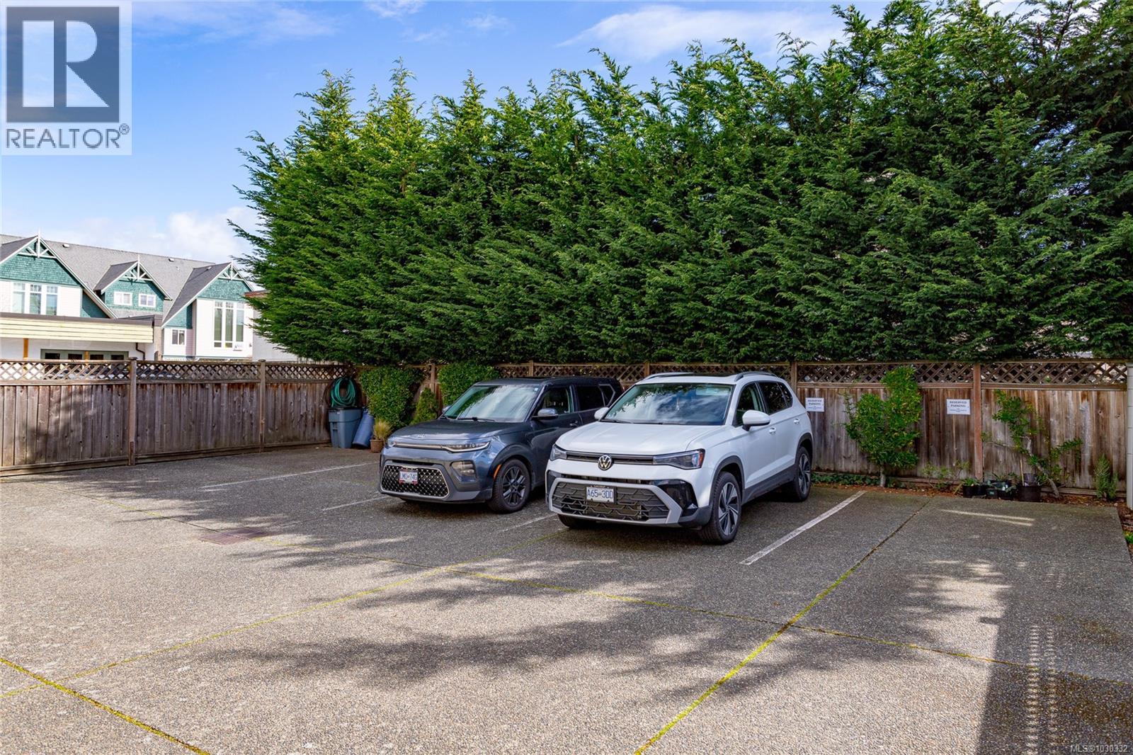 204 9725 Fourth Street, Sidney