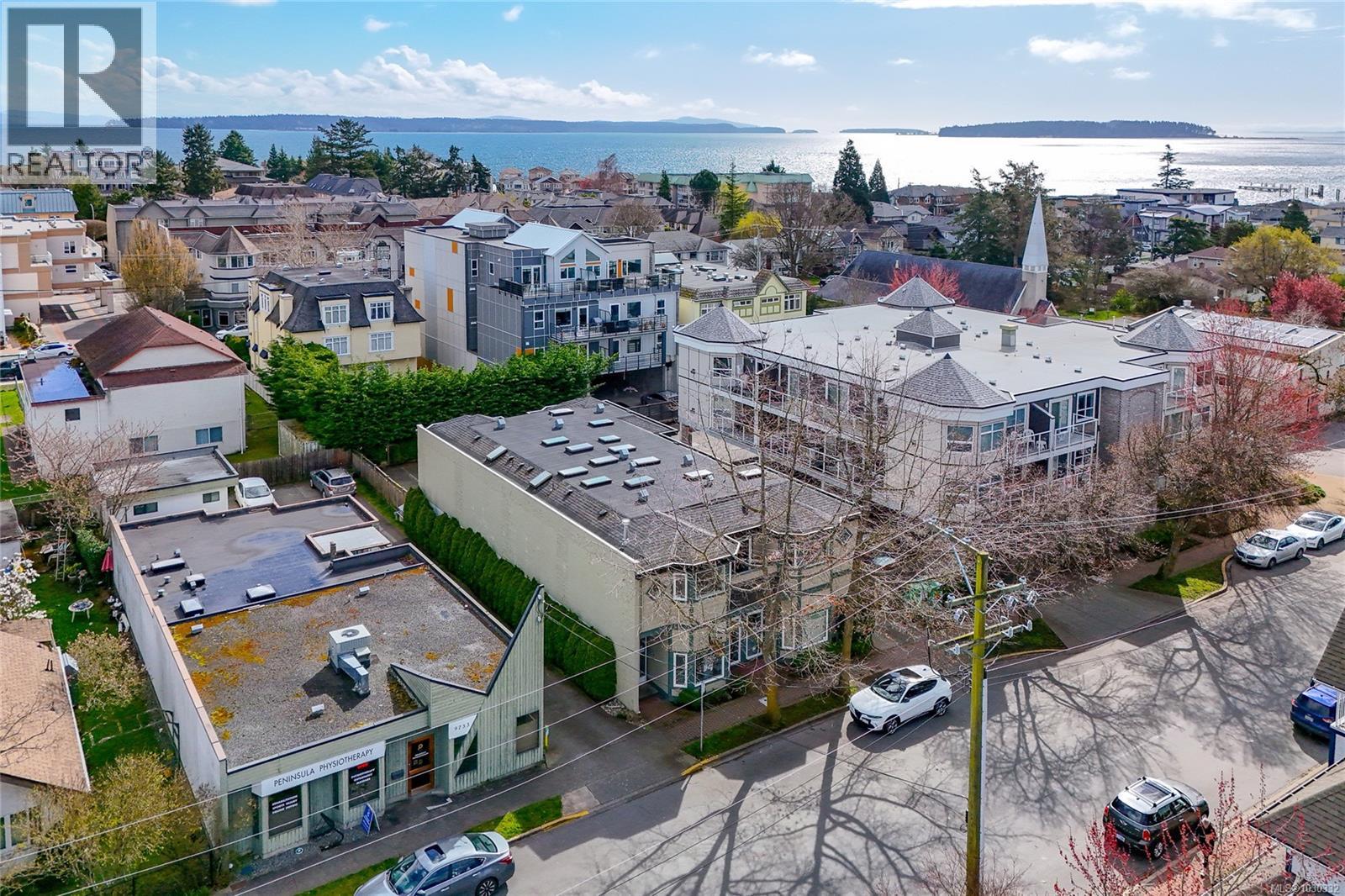 204 9725 Fourth Street, Sidney