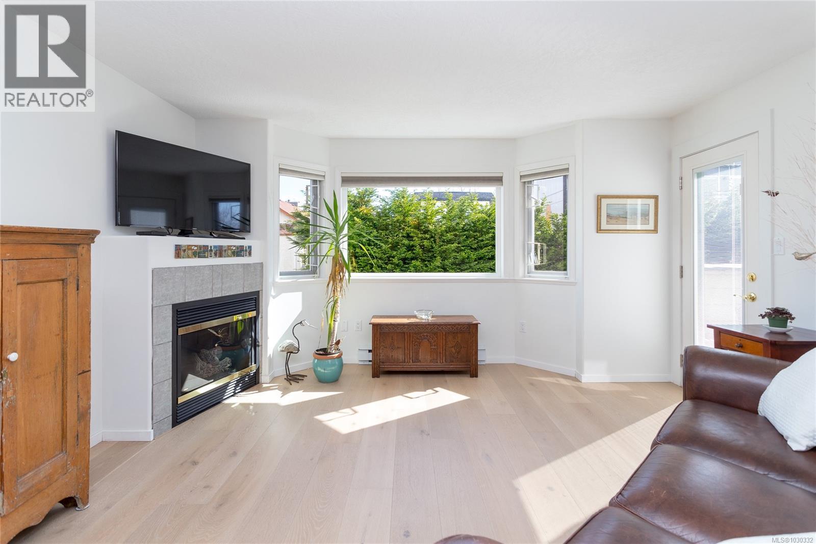 204 9725 Fourth Street, Sidney