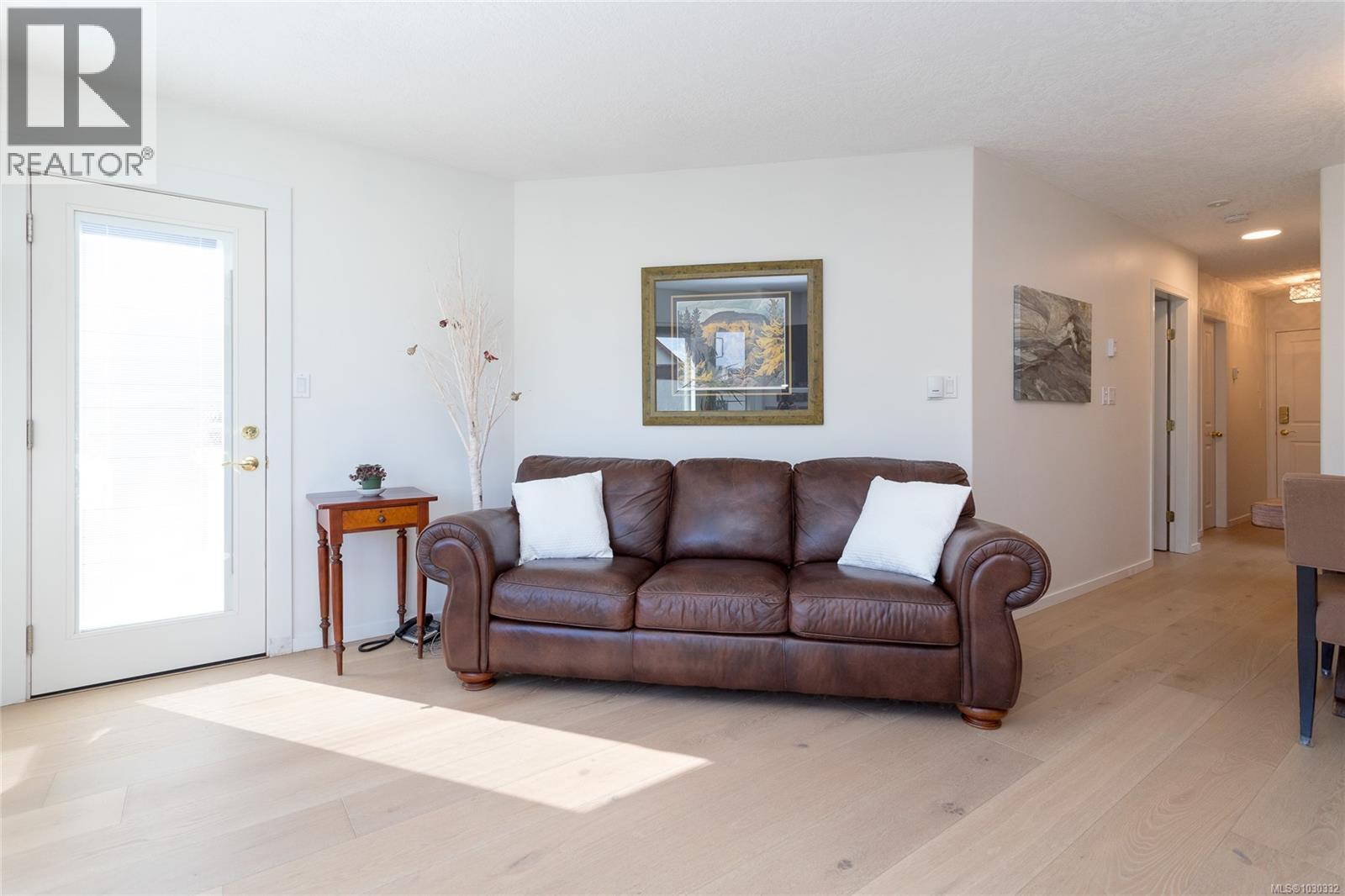 204 9725 Fourth Street, Sidney