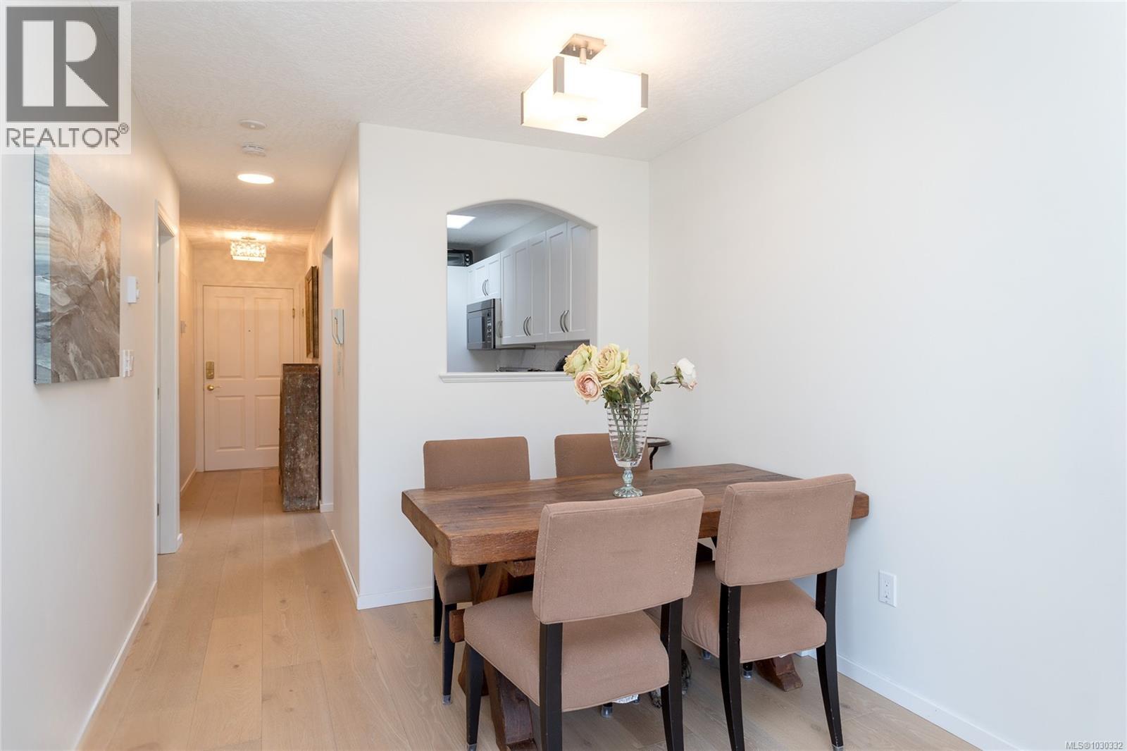 204 9725 Fourth Street, Sidney