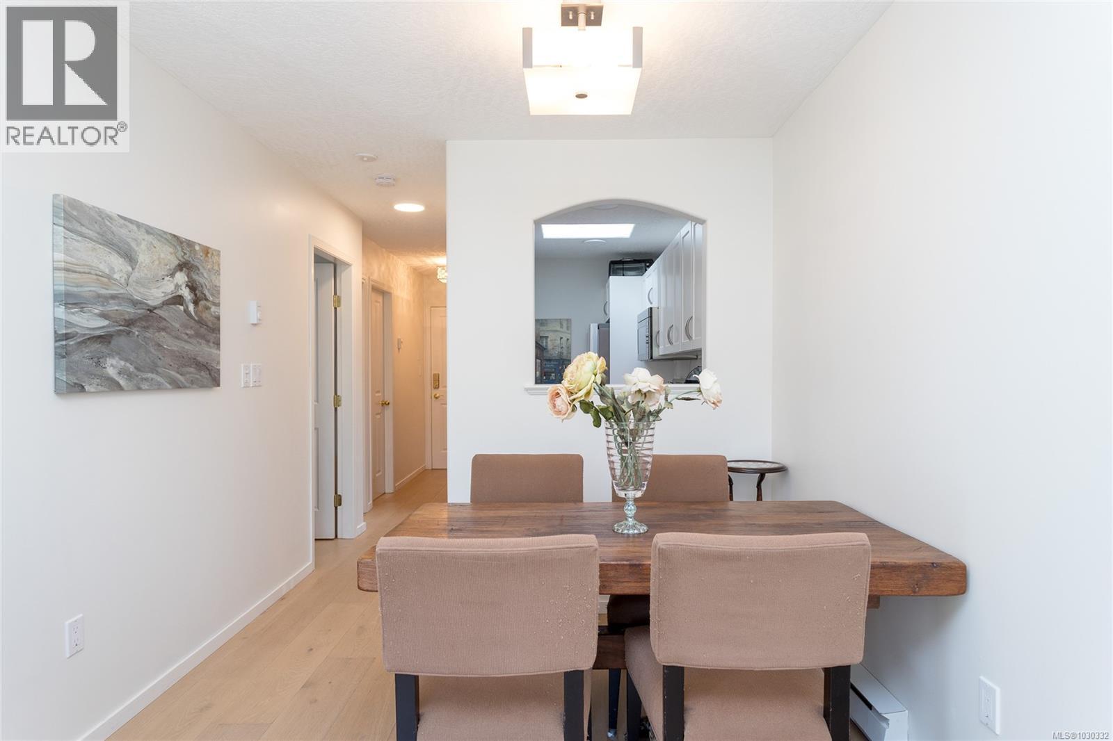 204 9725 Fourth Street, Sidney