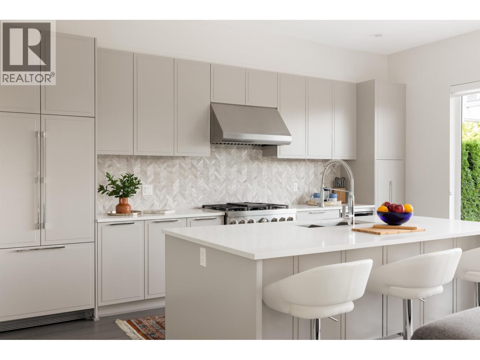 2 5551 ADMIRAL WAY, Delta