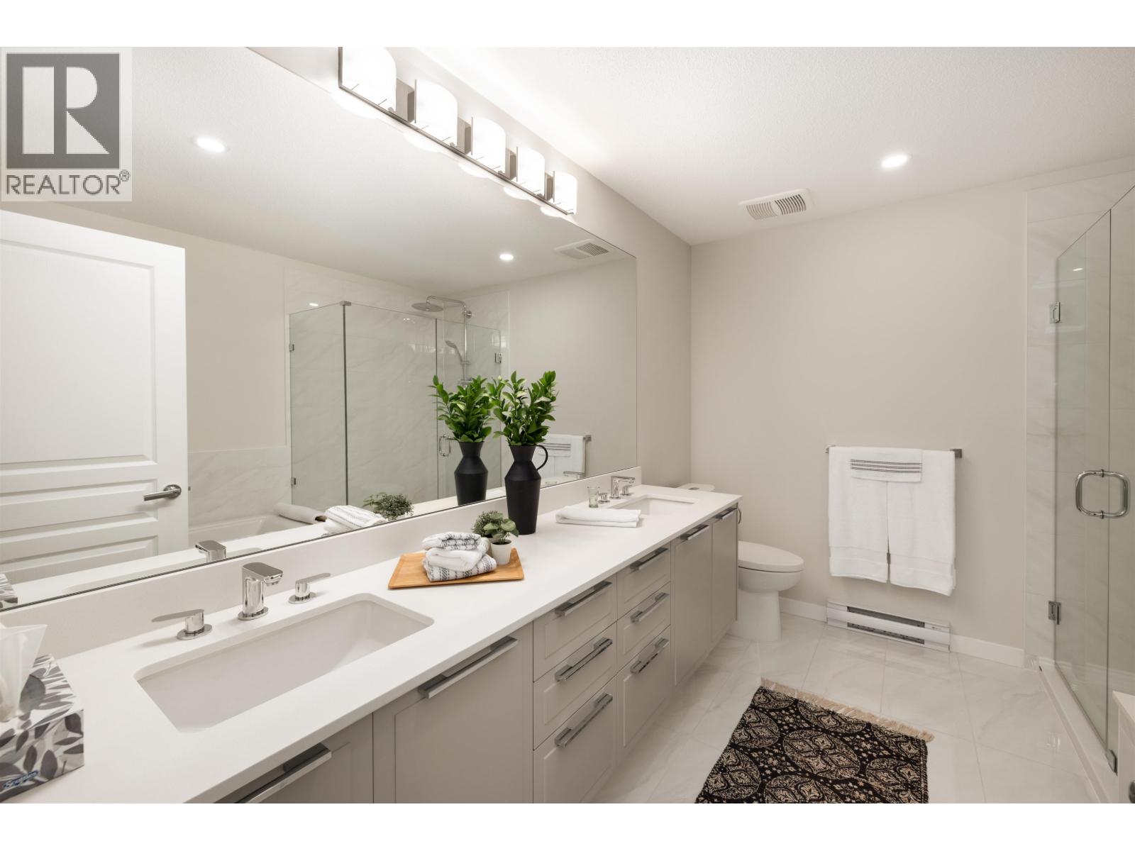 2 5551 ADMIRAL WAY, Delta