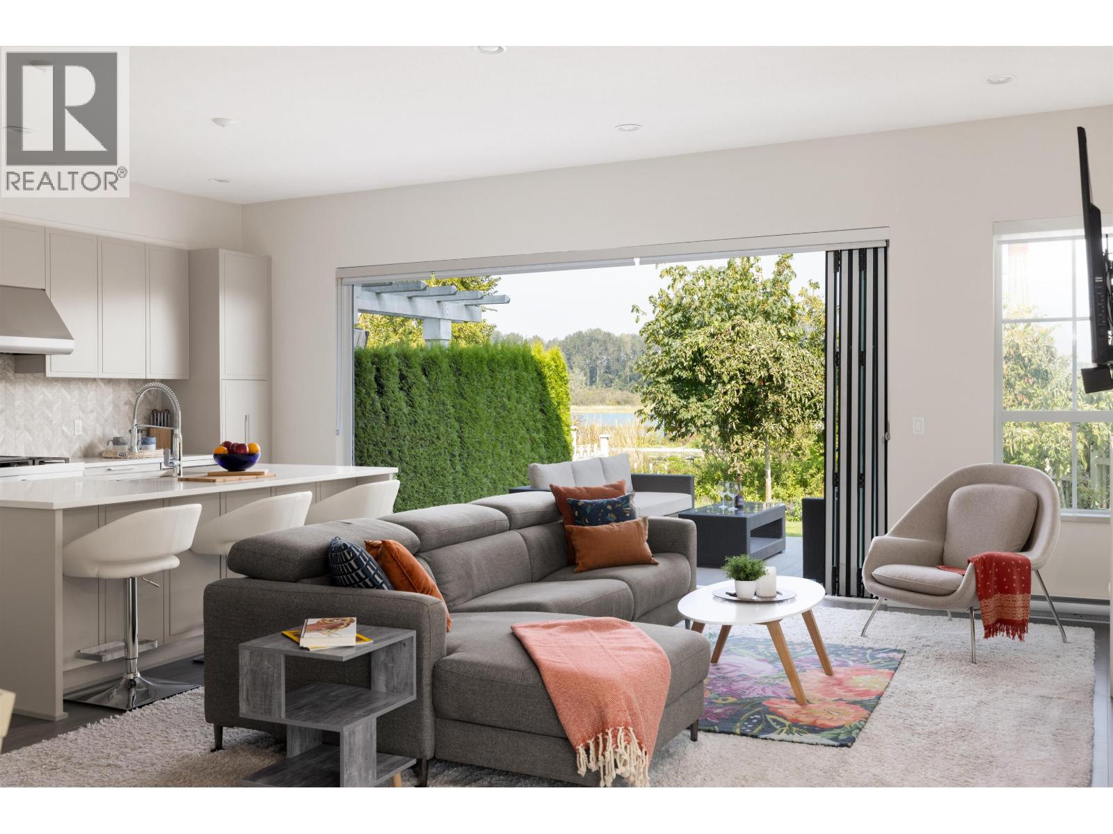 2 5551 ADMIRAL WAY, Delta