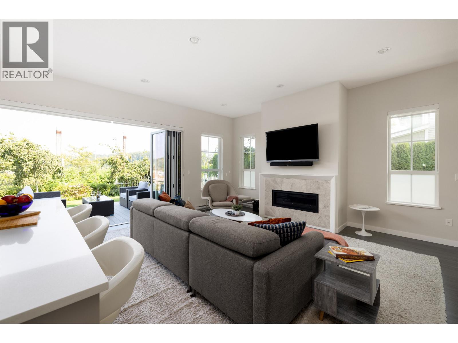 2 5551 ADMIRAL WAY, Delta