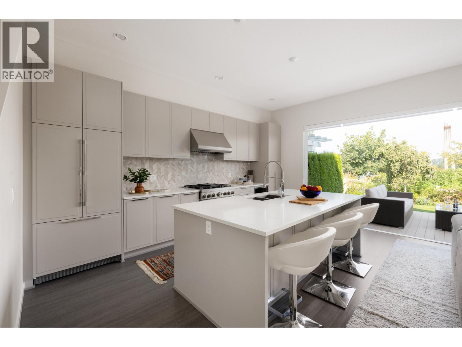 2 5551 ADMIRAL WAY, Delta