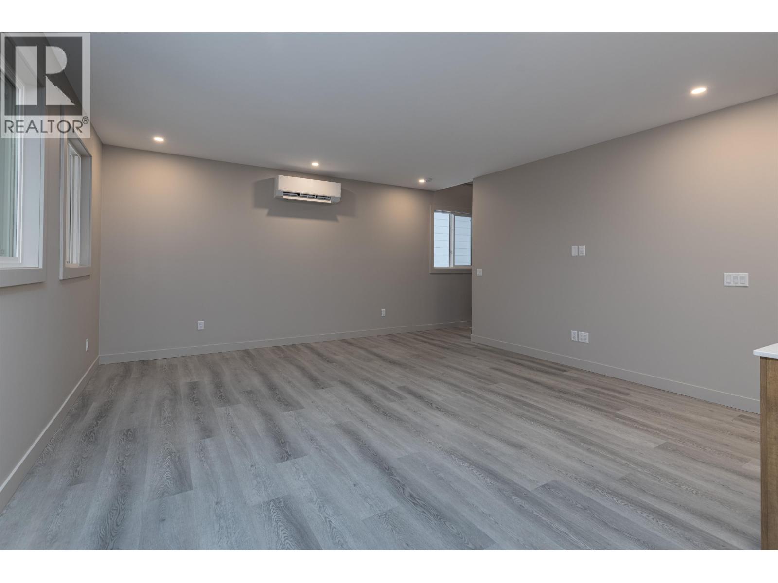 #2 4007 BENNER STREET - 19