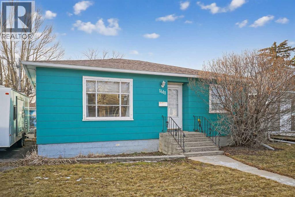 Single Family House Bungalow for Sale in   Avenue NW Capitol Hill Calgary 